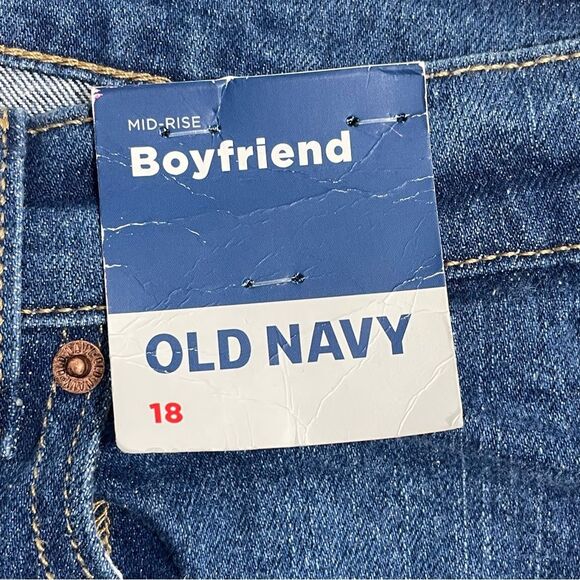 NWT Old Navy Mid Rise Boyfriend Jeans in Divine Plus Size 18 Cropped Denim - Picture 3 of 6